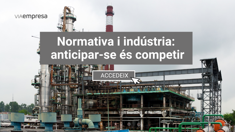 Representació d’un entorn industrial amb elements vinculats a normativa, sostenibilitat, aigua i economia circular.
